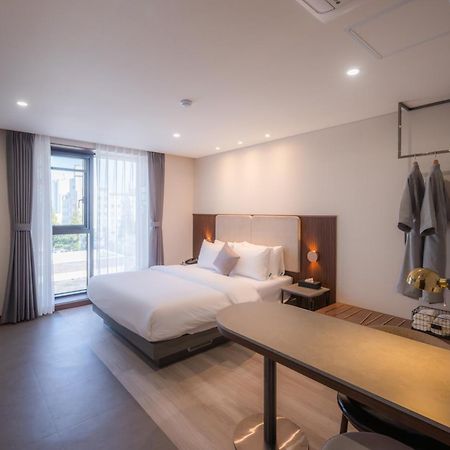 Hound Hotel Gijang Osiria Busan Exteriör bild