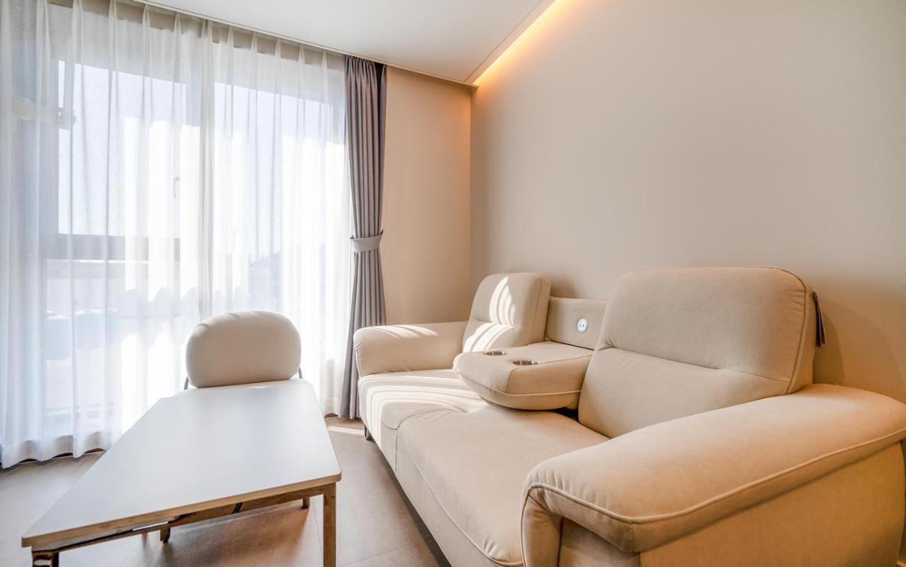 Hound Hotel Gijang Osiria Busan Exteriör bild